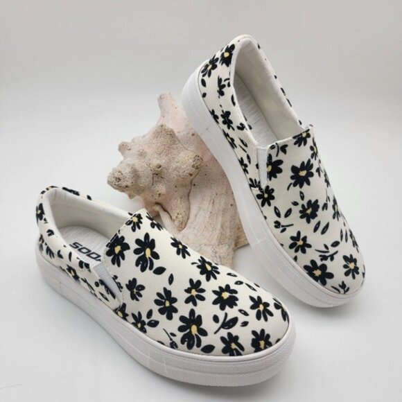 Soda Shoes - Soda Hike Slip-on Fashion Sneaker Daisy Beige - Size 7
